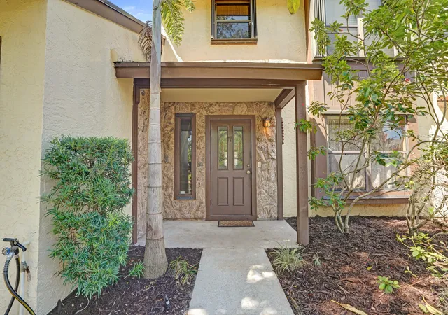 Photo 2 of Townhouse for sale at 1065 Raintree Ln, Palm Beach Gardens, FL 33410 | MLS# B26084575 | Listing updated on 2026-10-11
