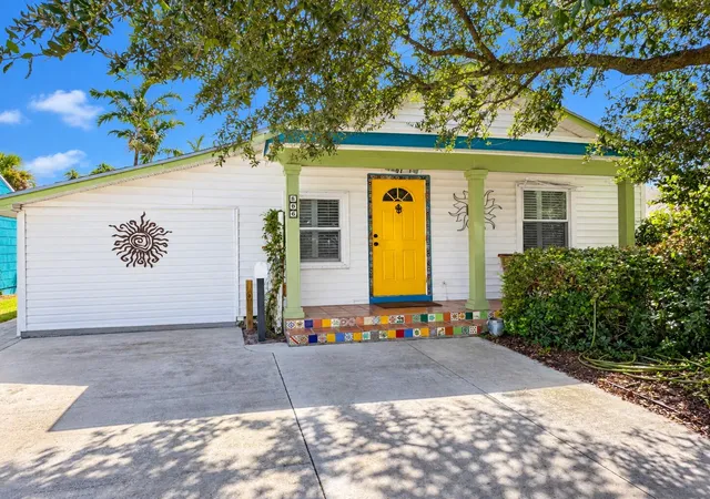 Photo 1 of Single family home for sale at 806 N M St, Lake Worth Beach, FL 33460 | MLS# B26084582 | Listing updated on 2026-10-10
