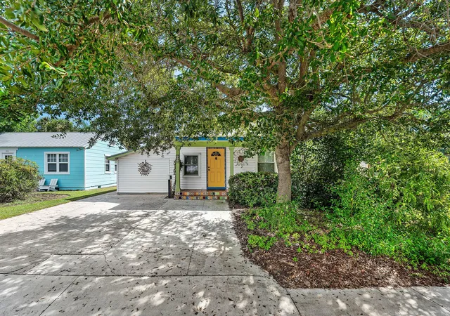 Photo 2 of Single family home for sale at 806 N M St, Lake Worth Beach, FL 33460 | MLS# B26084582 | Listing updated on 2026-10-10
