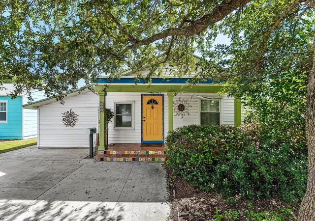 Photo 3 of Single family home for sale at 806 N M St, Lake Worth Beach, FL 33460 | MLS# B26084582 | Listing updated on 2026-10-10
