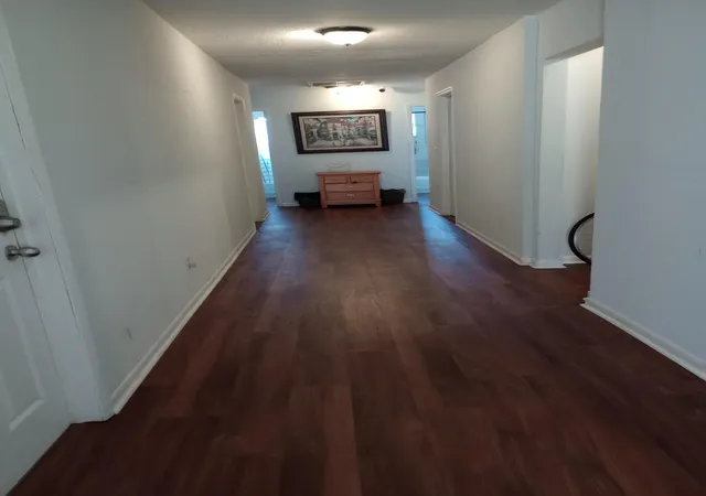 Listing Photo 4 - Condo for sale in building located at 803 SE Tarpon Ave, Stuart, FL 34994