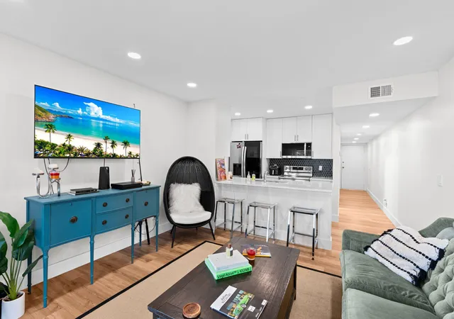 Listing Photo 4 - Condo for sale in building located at 151 Cypress Pt Dr, Palm Beach Gardens, FL 33418