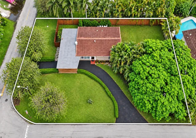 Photo 1 of Single family home for sale at 707 Nw 24th Street, Wilton Manors, FL 33311 | MLS# B26084693 | Listing updated on 2026-10-06