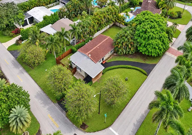 Photo 2 of Single family home for sale at 707 Nw 24th Street, Wilton Manors, FL 33311 | MLS# B26084693 | Listing updated on 2026-10-06