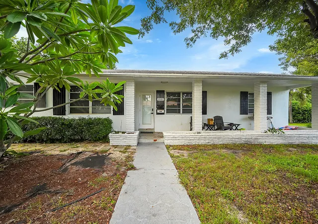 Photo 1 of Single family home for sale at 1331 S Palmway, Lake Worth Beach, FL 33460 | MLS# B26084754 | Listing updated on 2026-10-08