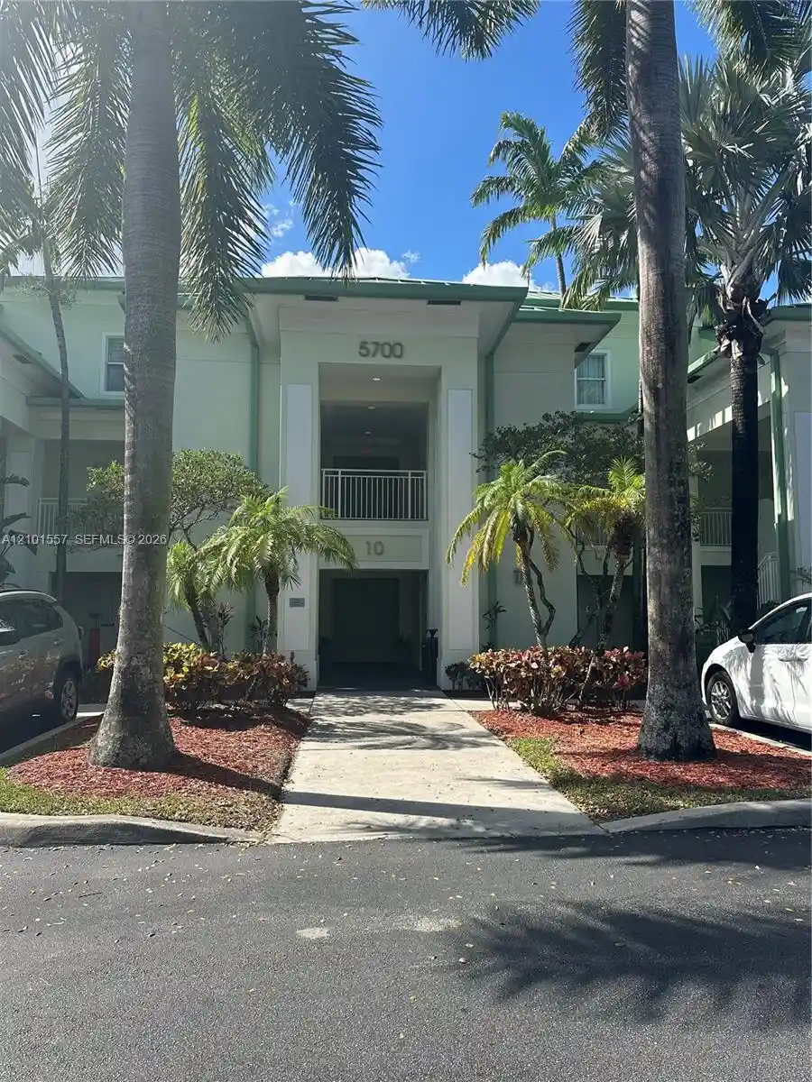 Listing Photo 1 - Condo for sale in 5300 Nw 87Th Ave located at 5300 Nw 87Th Ave, Doral, FL 33178 - Unit #1007