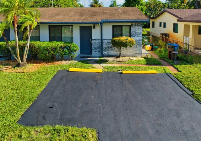 Listing Photo 4 - Condo for sale in building located at 837 NW 41st St, Oakland Park, FL 33309 - Unit #A-B