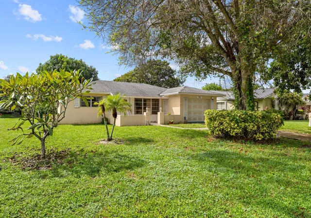 Photo 2 of Single family home for sale at 138 Sandpiper Ave, Royal Palm Beach, FL 33411 | MLS# B26084875 | Listing updated on 2026-10-07