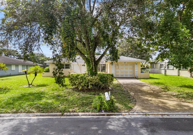 Photo 3 of Single family home for sale at 138 Sandpiper Ave, Royal Palm Beach, FL 33411 | MLS# B26084875 | Listing updated on 2026-10-07