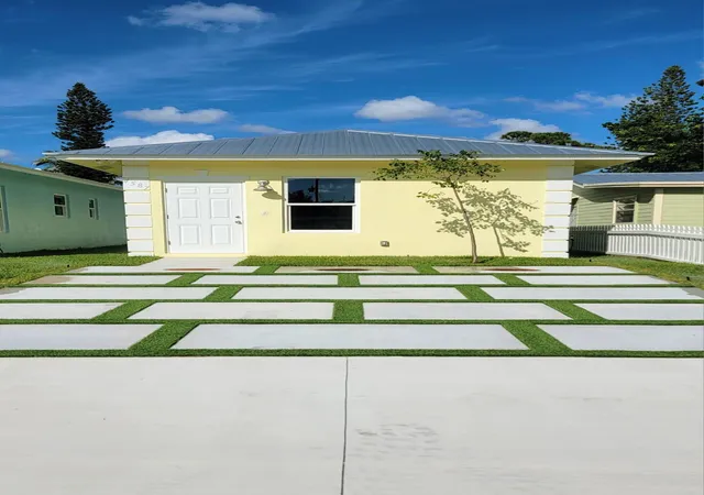 Single family home for sale at 4587 Cambridge St, Lake Worth, FL 33463 | MLS# B26084902
