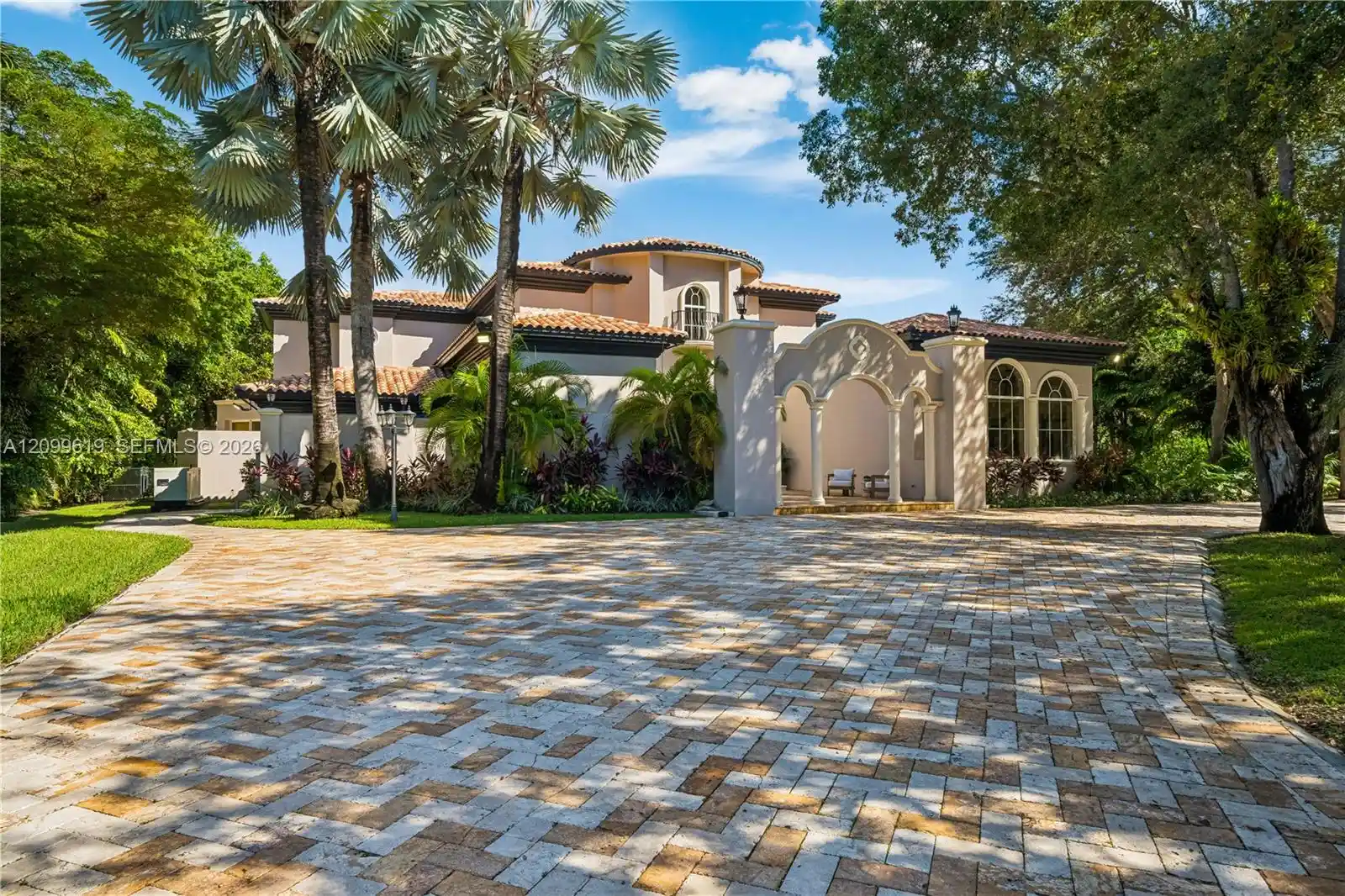 Photo 1 of Mansion for sale at 7837 Sw 117th Street, Pinecrest, FL 33156 | MLS# A12099619 | Listing updated on 2026-10-30