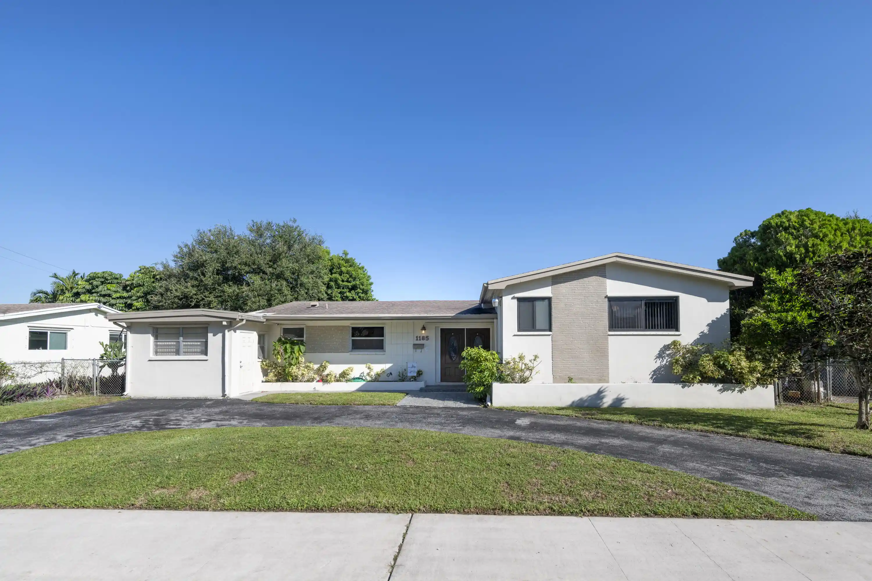 Photo 1 of Single family home for sale at 1185 Ne 176th Street, North Miami Beach, FL 33162 | MLS# B26085013 | Listing updated on 2026-10-21