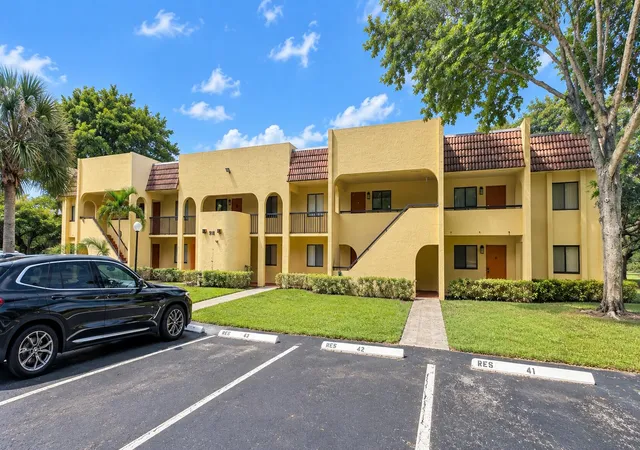 Condo for sale at 918 SW 9th St #201 Cir #201, Boca Raton, FL 33486 | MLS# B26085023