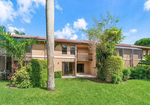 Townhouse for sale at 22068 Las Brisas Cir, Boca Raton, FL 33433 | MLS# B26085033