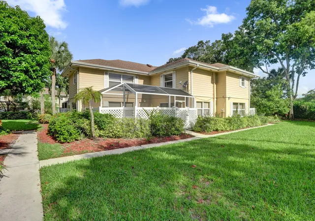 Townhouse for sale at 5803 Wheatley Ct, Boynton Beach, FL 33436 | MLS# B26085055