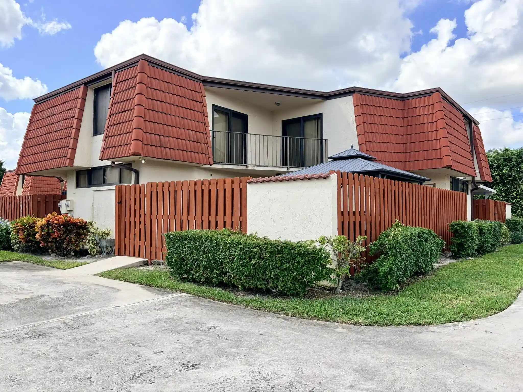 Photo 1 of Townhouse for sale at 3870 Victoria Dr, West Palm Beach, FL 33406 | MLS# B26085064 | Listing updated on 2026-10-30