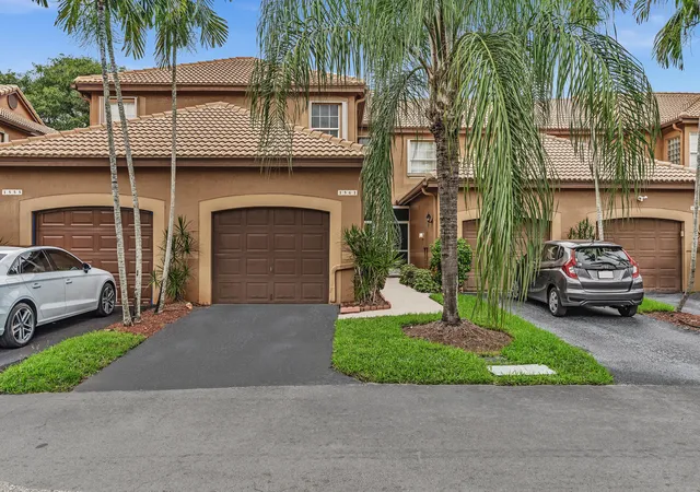 Photo 3 of Townhouse for sale at 1561 Barcelona Way, Weston, FL 33327 | MLS# B26085081 | Listing updated on 2026-10-08