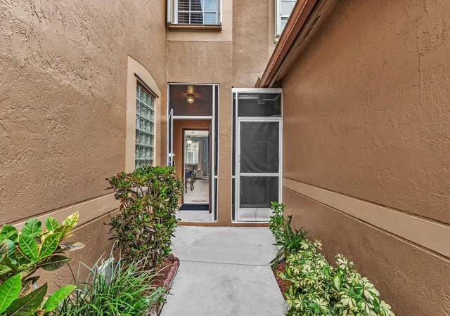 Photo 3 of Townhouse for sale at 1561 Barcelona Way, Weston, FL 33327 | MLS# B26085081 | Listing updated on 2026-10-08