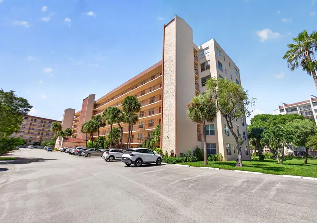 Listing Photo 2 - Condo for sale in building located at 14527 Bonaire Blvd, Delray Beach, FL 33446 - Unit #110