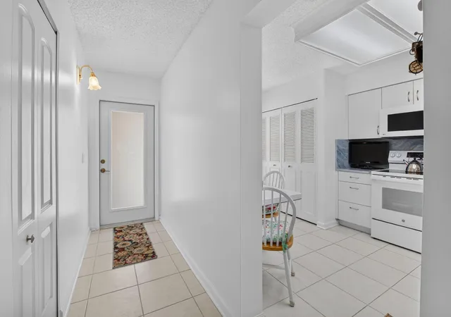 Listing Photo 3 - Condo for sale in building located at 14527 Bonaire Blvd, Delray Beach, FL 33446 - Unit #110