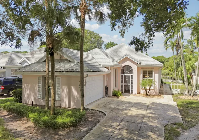 Photo 1 of Single family home for sale at 7508 Se Autumn Ln, Hobe Sound, FL 33455 | MLS# B26085115 | Listing updated on 2026-10-08