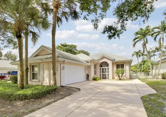 Photo 2 of Single family home for sale at 7508 Se Autumn Ln, Hobe Sound, FL 33455 | MLS# B26085115 | Listing updated on 2026-10-08