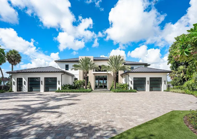 Photo 3 of Mansion for sale at 2961 Ne 27th Avenue, Lighthouse Point, FL 33064 | MLS# B26085133 | Listing updated on 2026-10-10