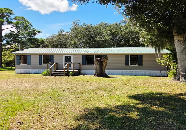 Manufactured home for sale at 1761 SW 40th Drive, Okeechobee, FL 34974 | MLS# B26085384