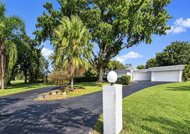 Photo 3 of Single family home for sale at 5707 White Hickory Cir, Tamarac, FL 33319 | MLS# B26085400 | Listing updated on 2026-10-09