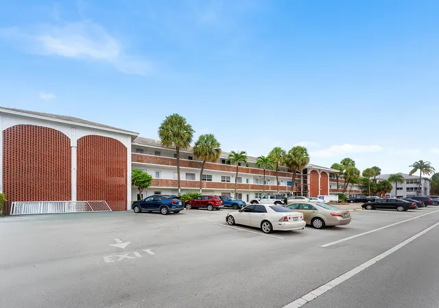 Photo 2 of Condo for sale at 2050 Ne 39th Street #E307, Lighthouse Point, FL 33064 | MLS# B26085448 | Listing updated on 2026-10-07