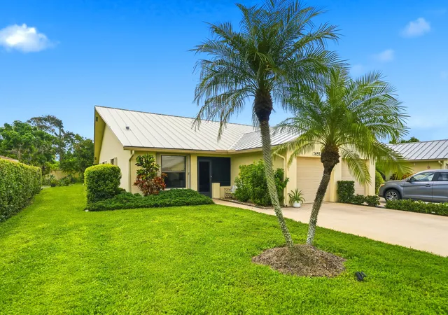 Photo 2 of Single family home for sale at 7655 Se Sugar Sand Cir, Hobe Sound, FL 33455 | MLS# B26085495 | Listing updated on 2026-10-10