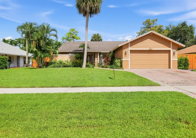 Photo 1 of Sale Pending at 835 Ivy Dr, Wellington, FL 33414 | MLS# B26085516 | Listing updated on 2026-10-10