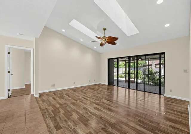 Photo 3 of Sale Pending at 835 Ivy Dr, Wellington, FL 33414 | MLS# B26085516 | Listing updated on 2026-10-10