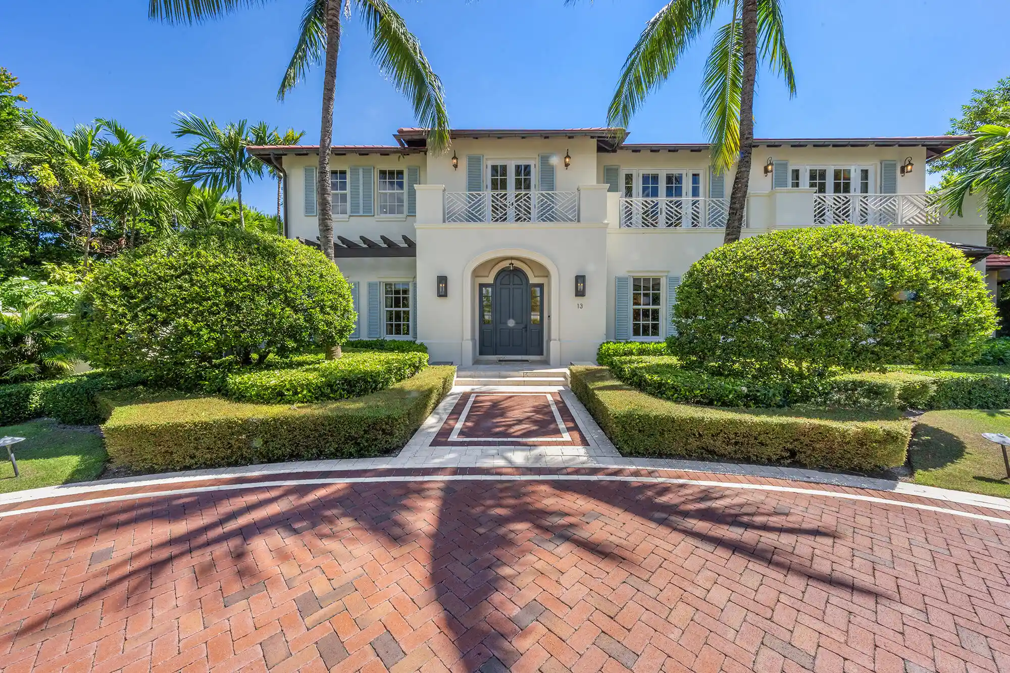 Single family home for sale at 13 Via Vizcaya, Palm Beach, FL 33480 | MLS# B26085543