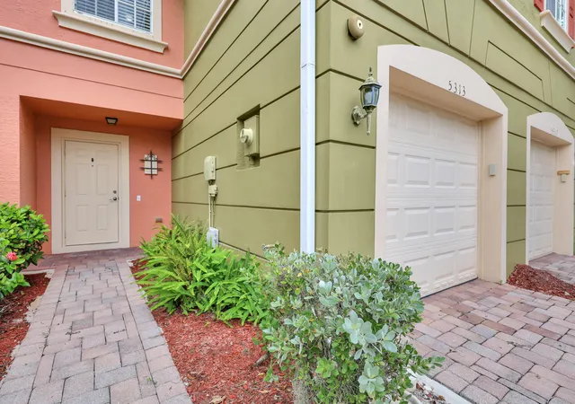 Photo 3 of Townhouse for sale at 5313 Se Jennings Ln, Stuart, FL 34997 | MLS# B26085550 | Listing updated on 2026-10-10