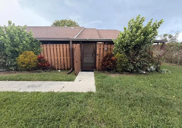 Single family home for sale at 534 Springdale Cir #53-D, Palm Springs, FL 33461 | MLS# B26085584