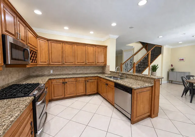Photo 2 of Condo for sale at 2900 Nw 125th Avenue #3-305, Sunrise, FL 33323 | MLS# B26085601 | Listing updated on 2026-10-10