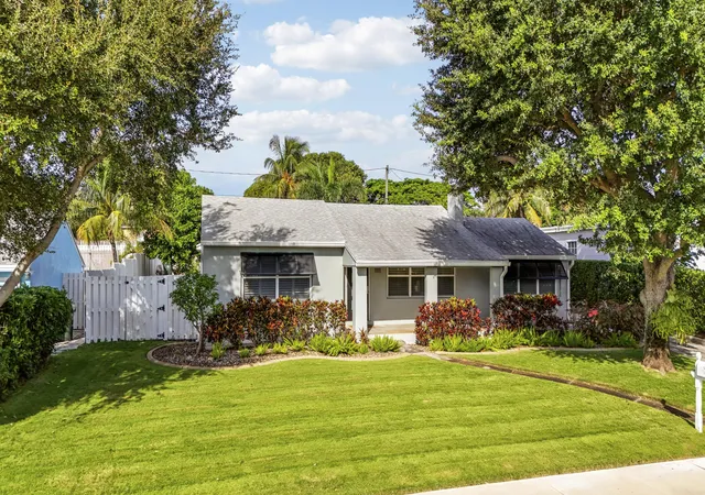 Photo 1 of Single family home for sale at 1111 N B St, Lake Worth Beach, FL 33460 | MLS# B26085619 | Listing updated on 2026-10-08