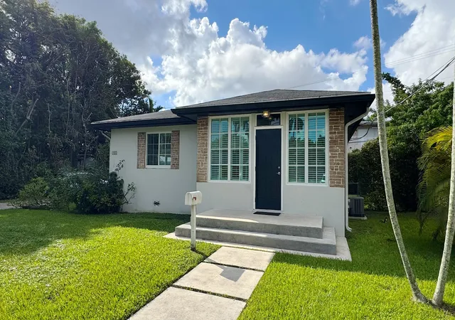Single family home for sale at 133 SE 2nd Street, Dania, FL 33004 | MLS# B26085631