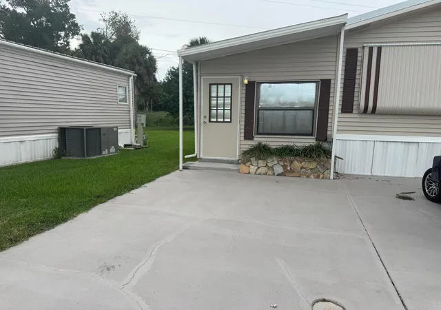 Manufactured home for sale at 5602 SE 67th Avenue, Okeechobee, FL 34974 | MLS# B26085639