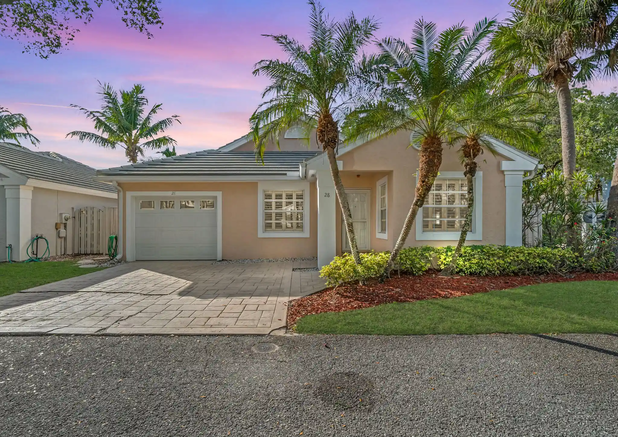 Single family home for sale at 28 Governors Ct, Palm Beach Gardens, FL 33418 | MLS# B26085824