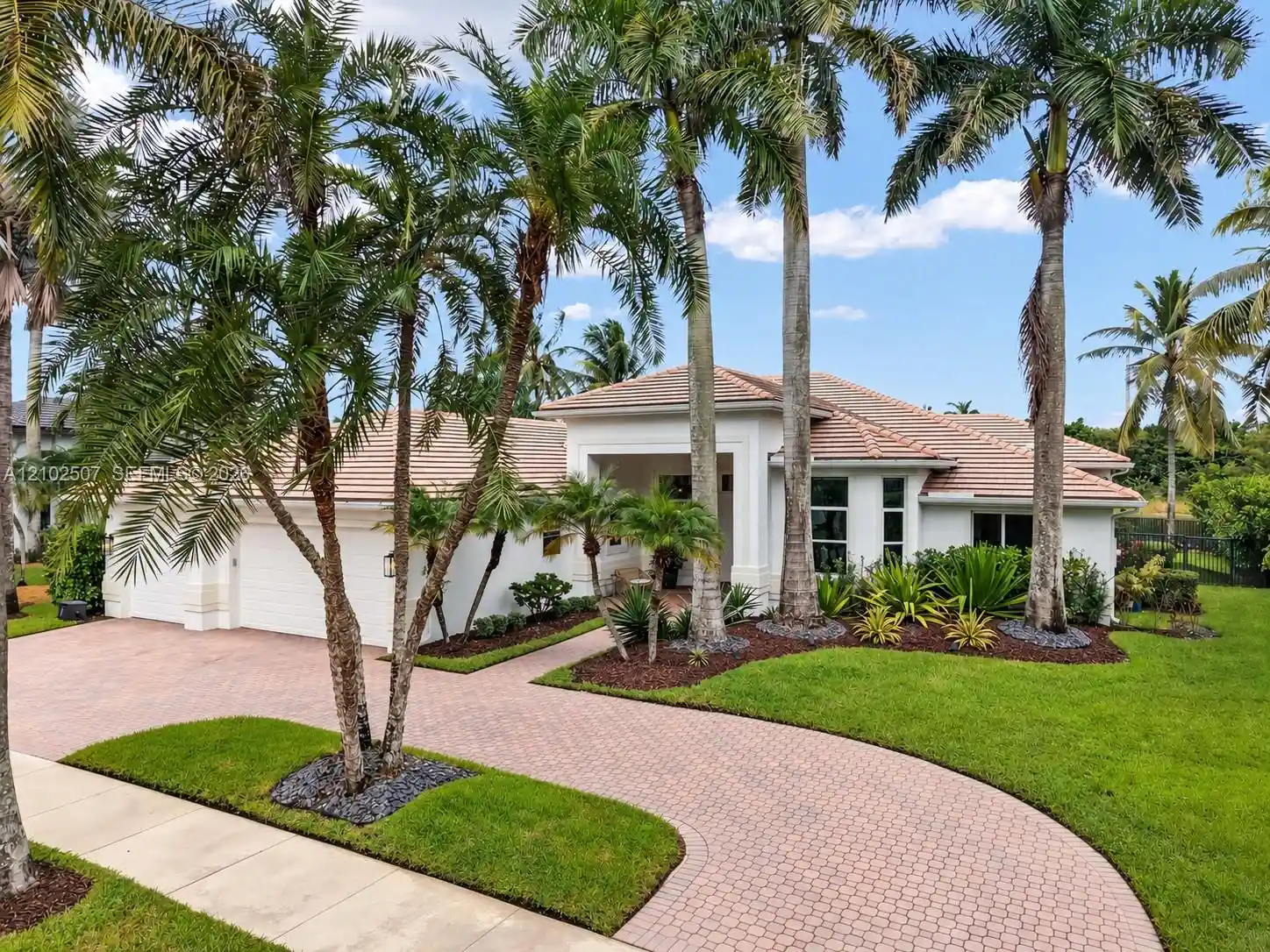 Single family home for sale at 1378 Victoria Isle Dr, Weston, FL 33327 | MLS# A12102507