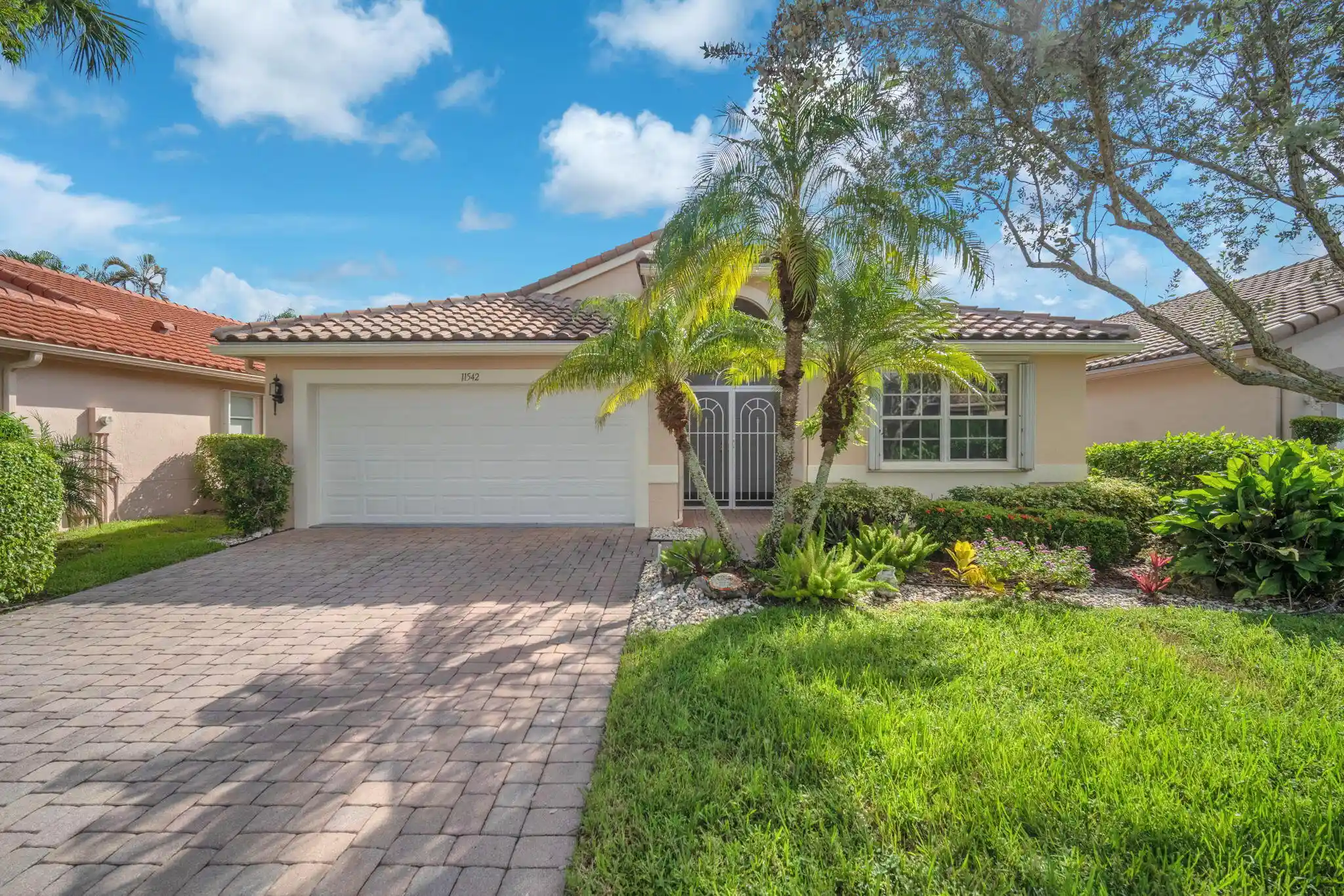 Photo 1 of Sale Pending at 11542 Spring Oak Ave, Boynton Beach, FL 33437 | MLS# B26086064 | Listing updated on 2026-10-27