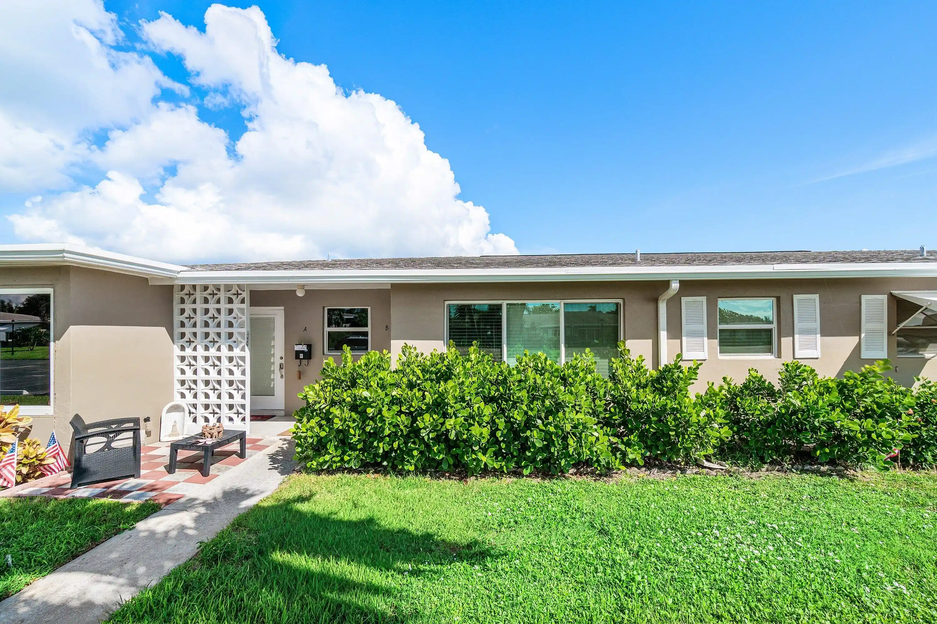 Photo 1 of Sale Pending at 165 South Blvd #B, Boynton Beach, FL 33435 | MLS# B26086766 | Listing updated on 2026-10-27