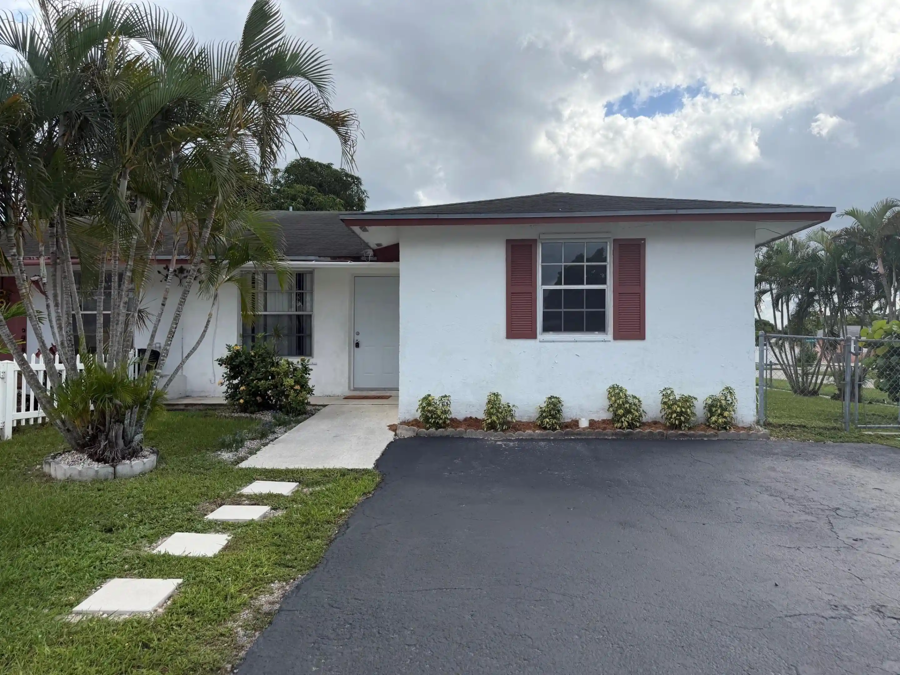 Townhouse for sale at 5288 E Cannon Way, West Palm Beach, FL 33415 | MLS# B26087142