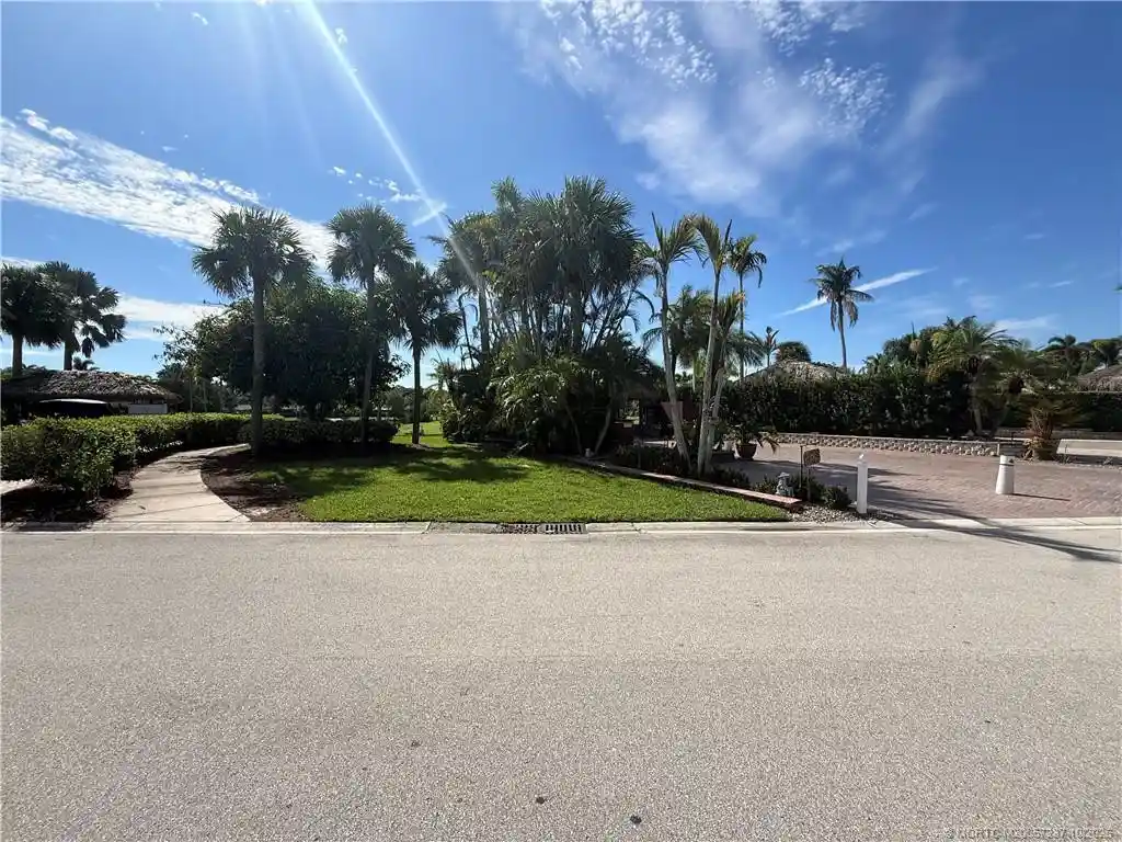 Land for sale at 466 NW Sandtrap Ln, Port Saint Lucie, FL 34986 | MLS# M20057237