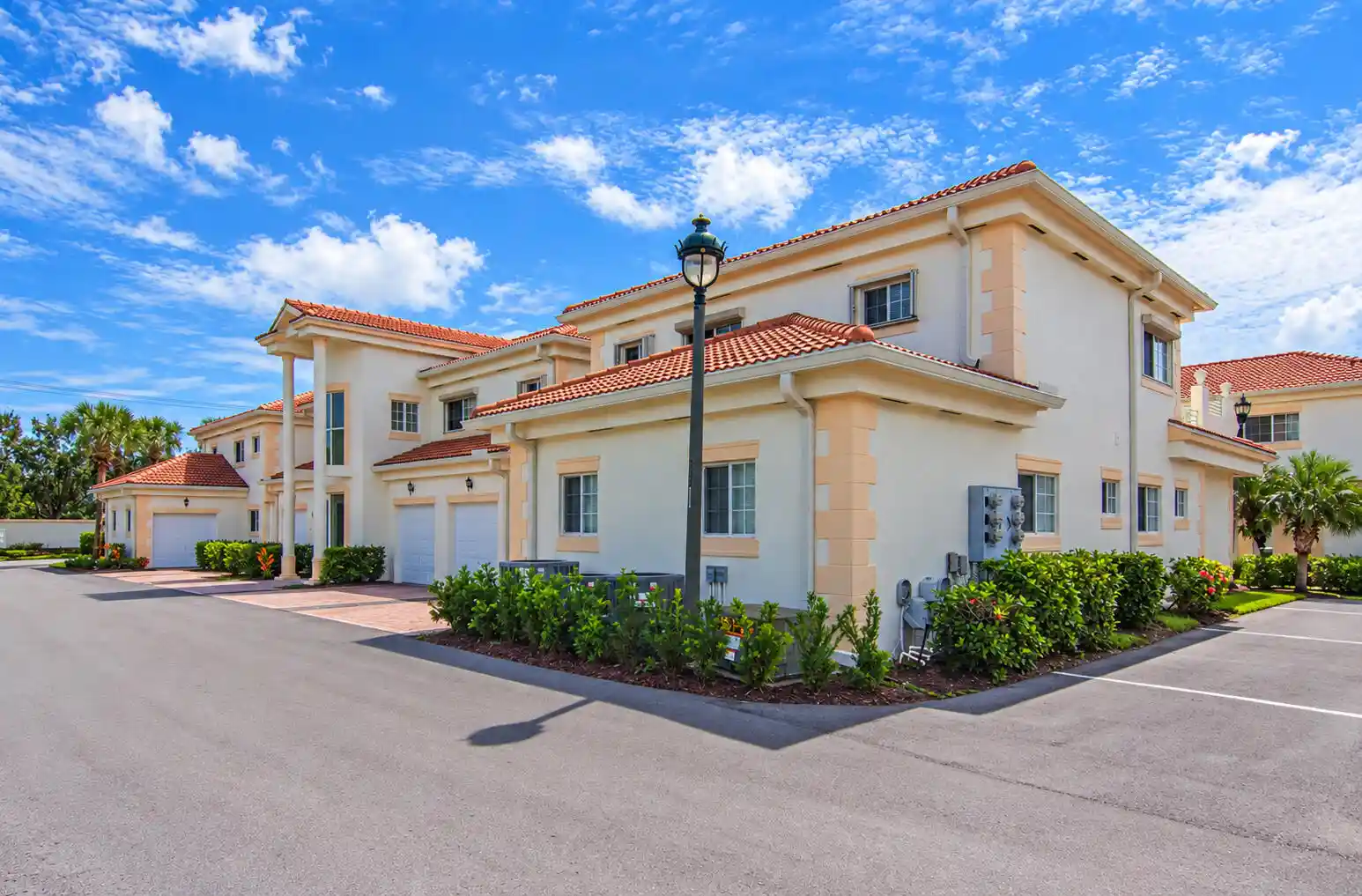 Listing Photo 1 - Condo for sale in 520 7Th Sq located at 520 7Th Sq, Vero Beach, FL 32962 - Unit 520 7th Square