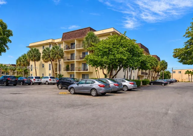 Listing Photo 2 - Condo for sale at Capri Gardens, Unit C301 11905 NE 2nd Avenue, Capri Gardens, South Miami, FL 33173 | Built Year: 1974-1974