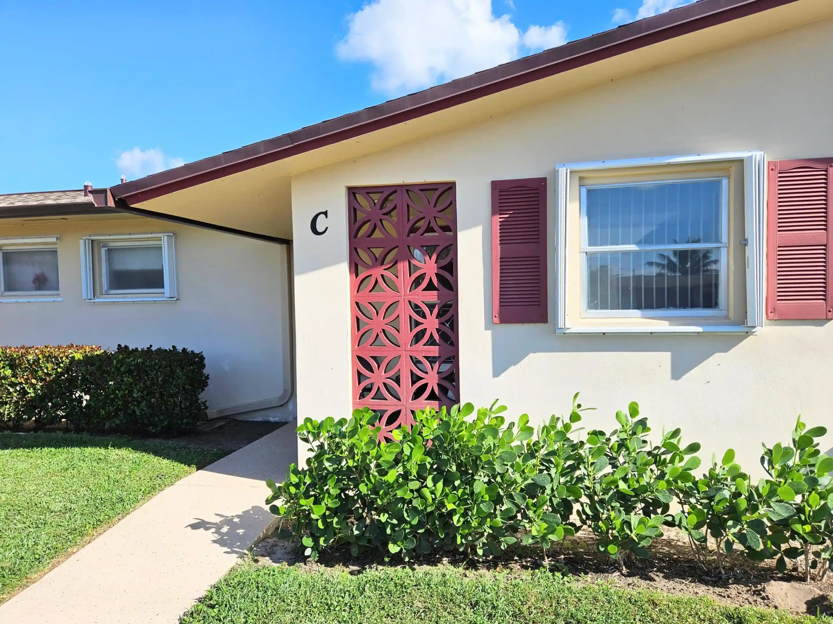 Photo 1 of Single family home for sale at 2950 Crosley Dr E #C, West Palm Beach, FL 33415 | MLS# B26088452 | Listing updated on 2026-10-25