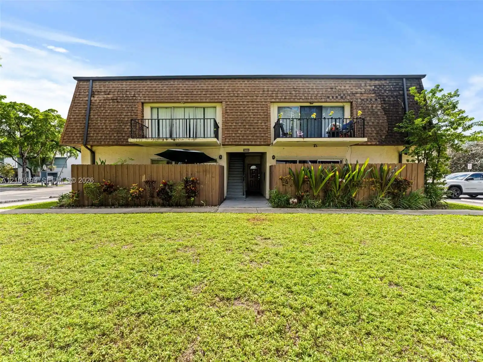 Condo for sale at 7401 W Sunrise Blvd #B1, Plantation, FL 33313 | MLS# A12106894